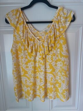 Cato Yellow Floral Ruffle Top – Size Medium ☀️🌼